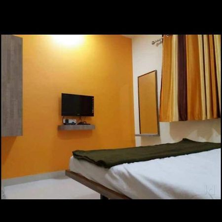 Vrundavan Hotel And Lodging Akalkot Luaran gambar